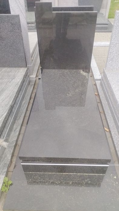 Nagrobek granitowy