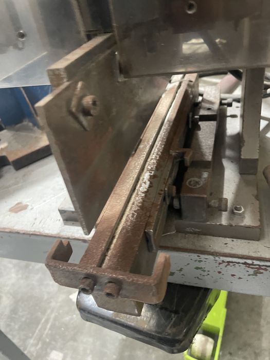 Bancada com varias ferramentas