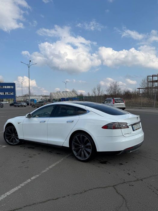 Tesla model S 2013 60Кв