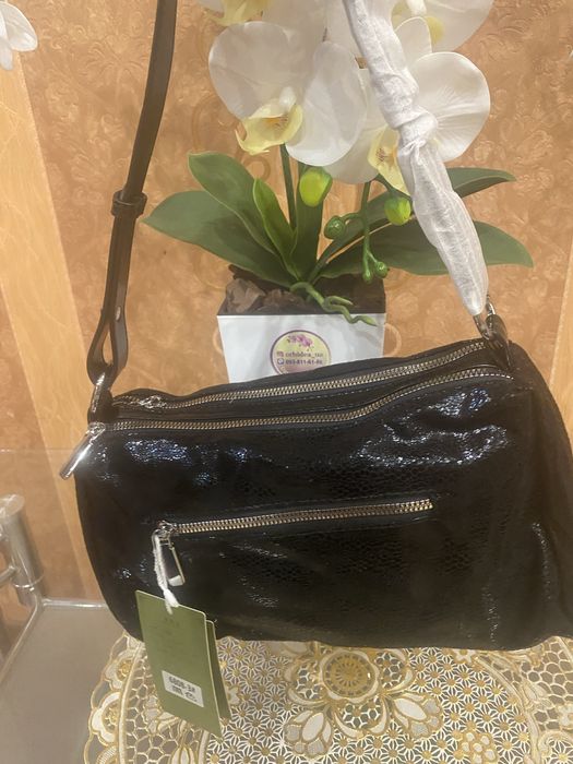 Сумочка жіноча чорна лазерка