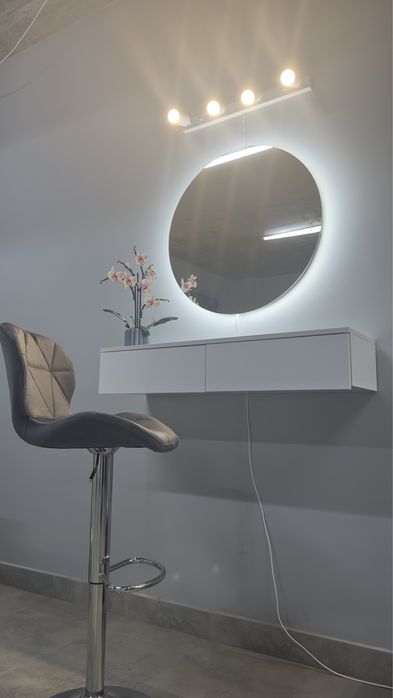 Меблі для салону краси манікюрний стіл