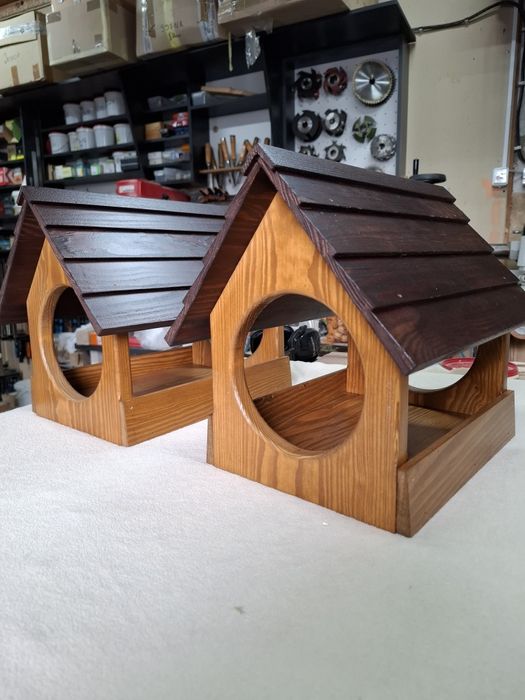 Karmnik Sosna pod zamówienie