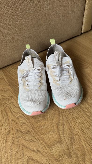 Женские кроссовки Skechers 37р.