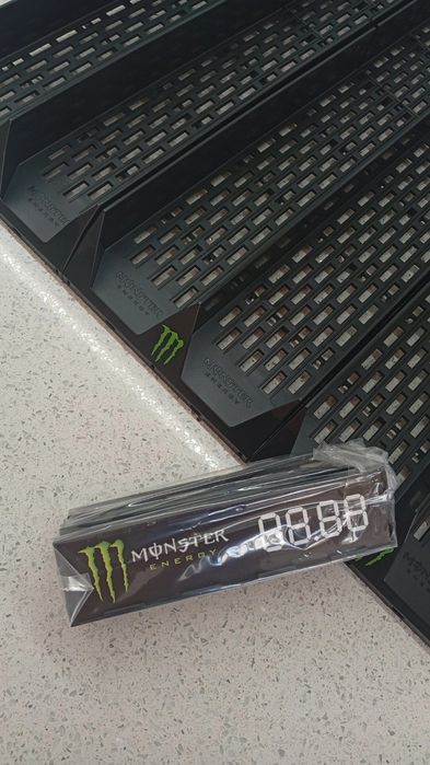 Organizador de latas Monster Energy / Mostradores de preço Monster