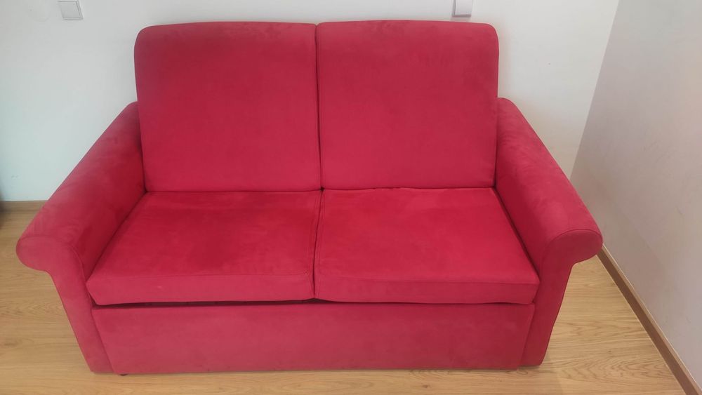 Sofá - cama vermelho extremamente confortável