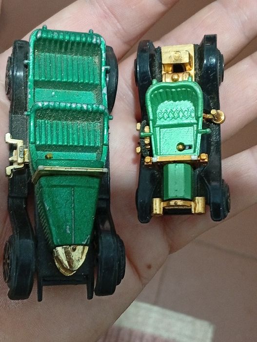 Dois Carros Antigos para colecção