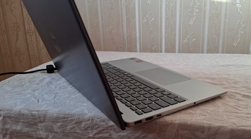 HP Laptop 15 c  Ryzen 5 7520U/16GB/512GB SSD/ Почти новый