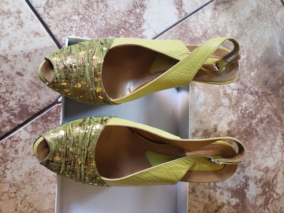 Босоніжки шкіряні, 39 розміру