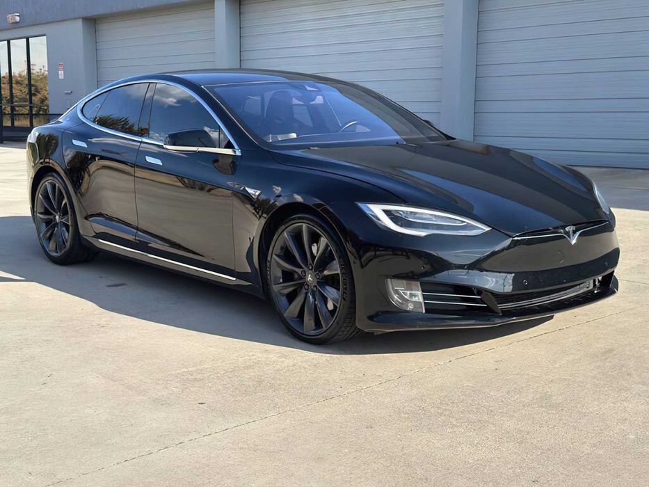 Tesla Model S P100D      2016