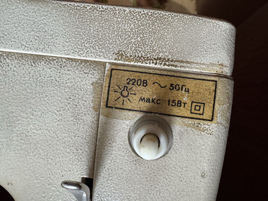 Швейна машинка Чайка 142м