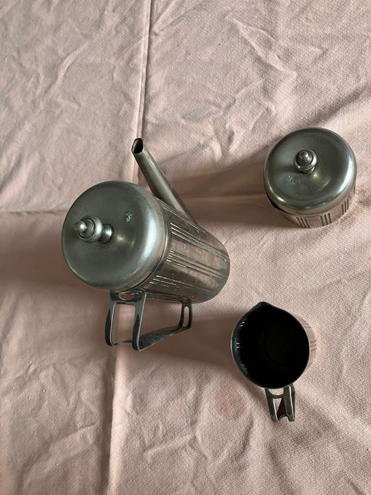 Elegante Chaleira, açucareiro e leiteira Art Déco