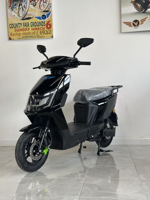 NICE SCOOTER, ALTA PERFOMANCE 100%elétrica e sem carta! Bateria de lítio 60volts removivel. Topo de gama!