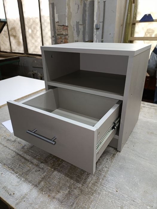 Тумби приліжкові.