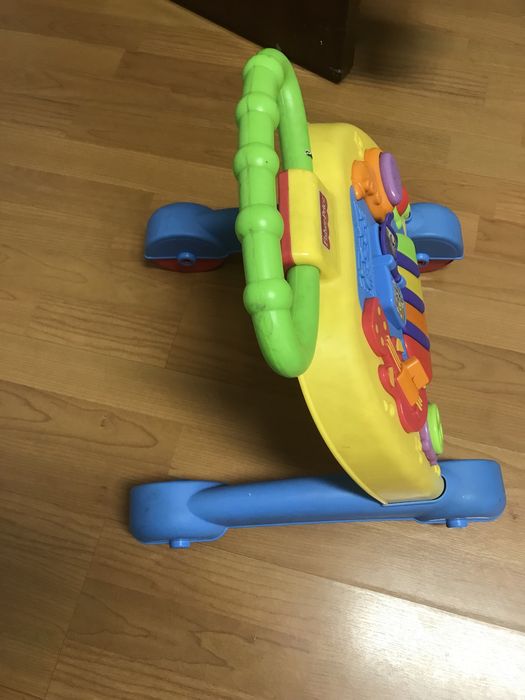 Andador/Andarilho de Bebé Fisher Price com Música e Actividades