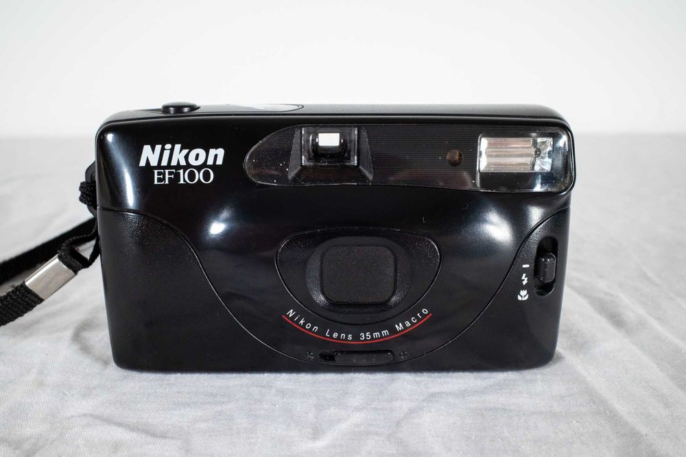 Nikon EF100 – aparat analogowy