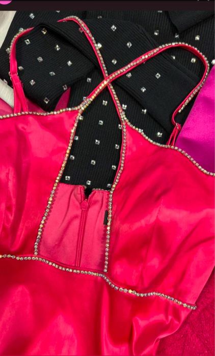 Платье атлас эффектное