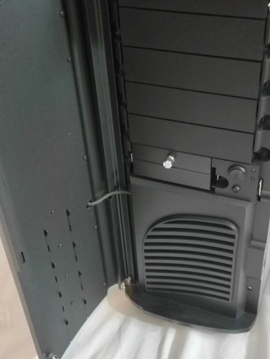 Caixa Thermaltake Shark VA700 BWA - Aluminium Full Tower e MotherBoad