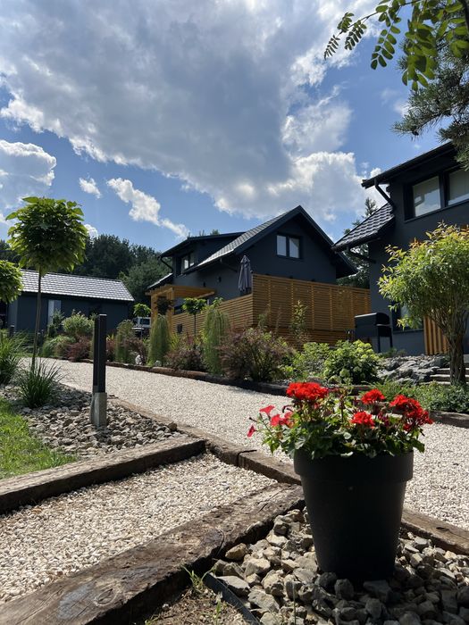 Antracytowe domki z jacuzzi nad Zalewem Chańcza