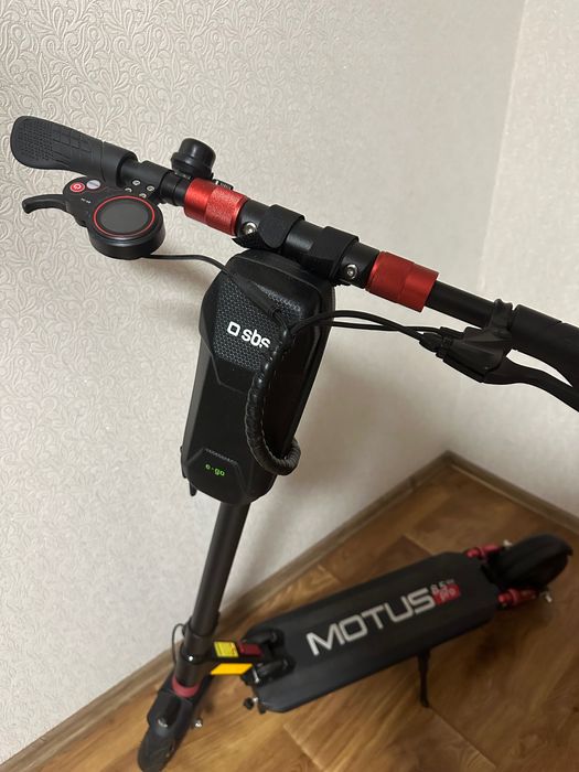 Електросамокат Motus PRO 8.5 lite black