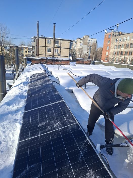 Чистка  - уборка снега с  територии так же криш  СОЛНЕЧНЫХ ПАНЕЛЕЙ