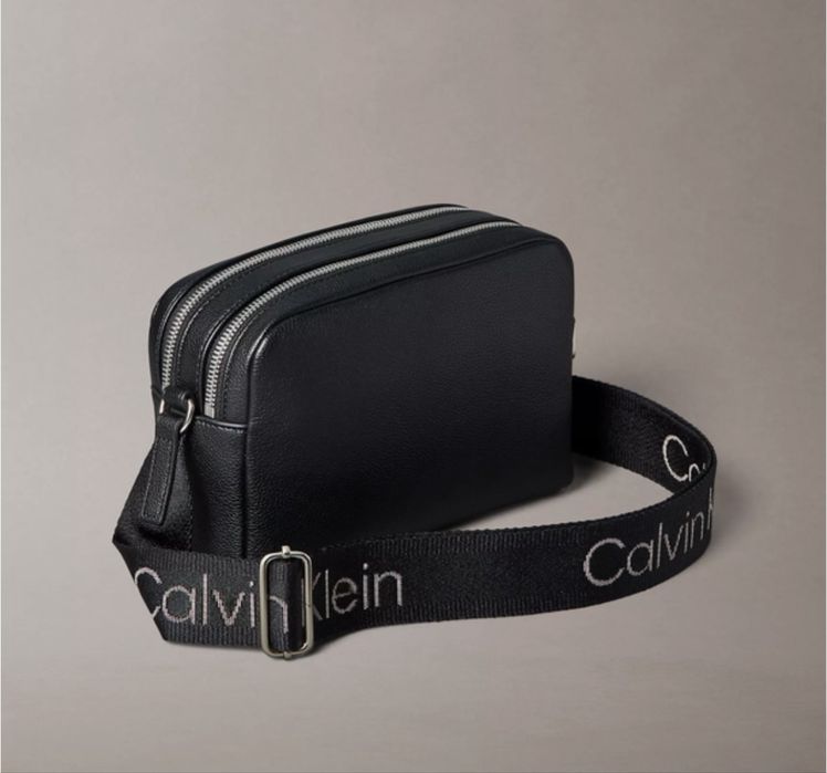 Жіноча сумка-кросбоді Calvin Klein- Ultralight Crossbody Bag