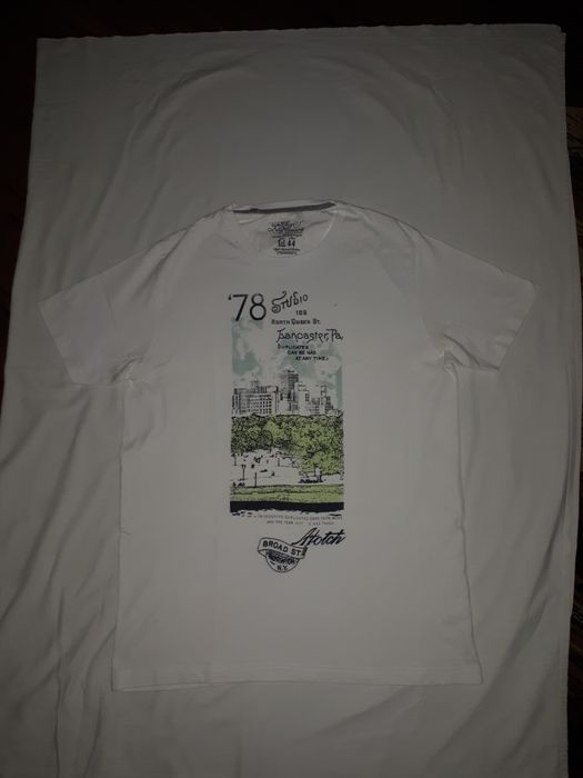 T-shirt biały z nadrukiem rozmiar XL