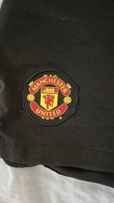 Calções Manchester United Nike Pretos em bom estado tamanho L