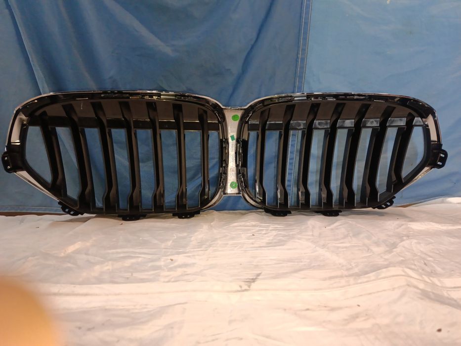 Grill atrapa chłodnic BMW X1 F48 Lift Idealny