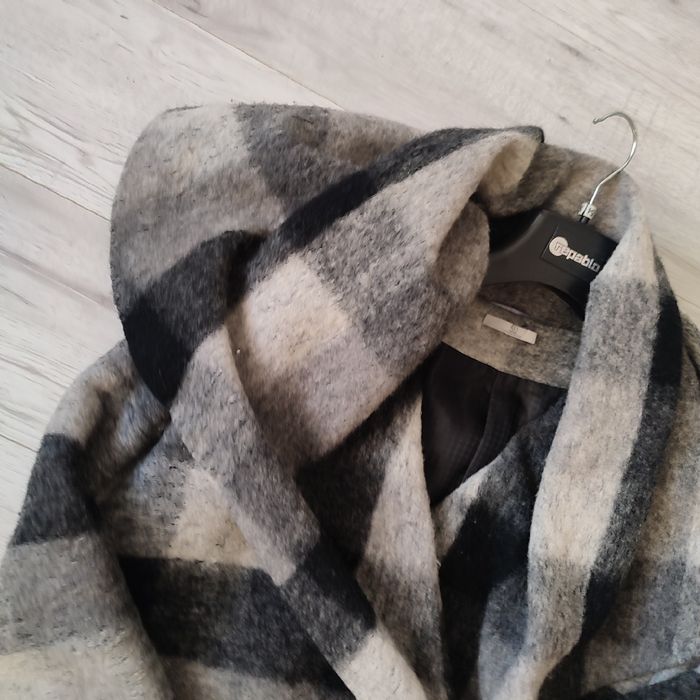 Płaszcz przejściowy 42/44/XXL w kratę czarno szarą