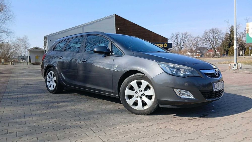 Opel Astra J Sports Tourer 2012rok 1.7 CDTi 110km