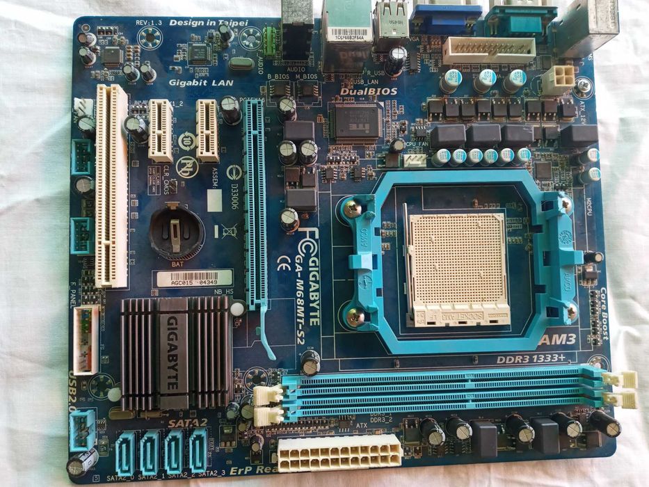 Продам материнские платы 100 грн 1 шт некоторые частично или рабочие