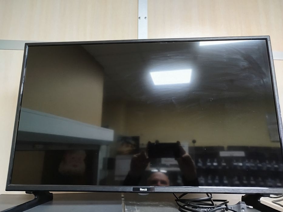 Б.в.телевізор 32" з коробкою