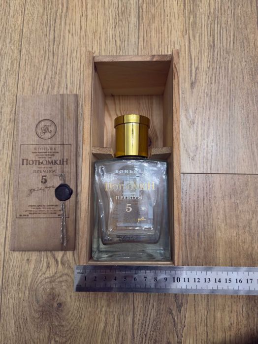 Подарункова коробка Бренді Потьомкін Преміум 5 років витримки 0.5 л
