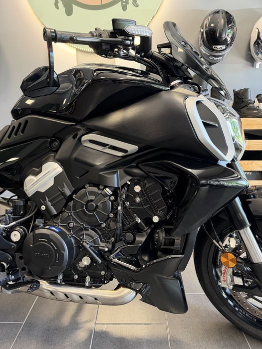 Ducati Diavel V4