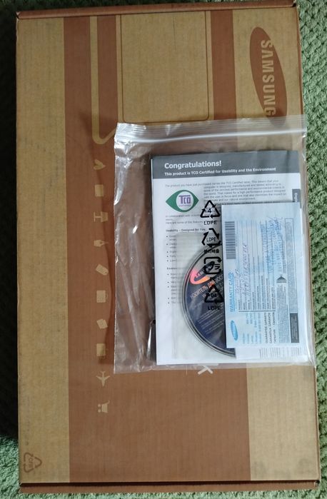 Ноутбук SAMSUNG 300V5A-S06UA + Подарок