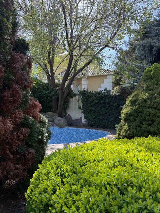 Оренда Будинку 2 бассейна сауна хамман ділянка 12 соток гараж підвал