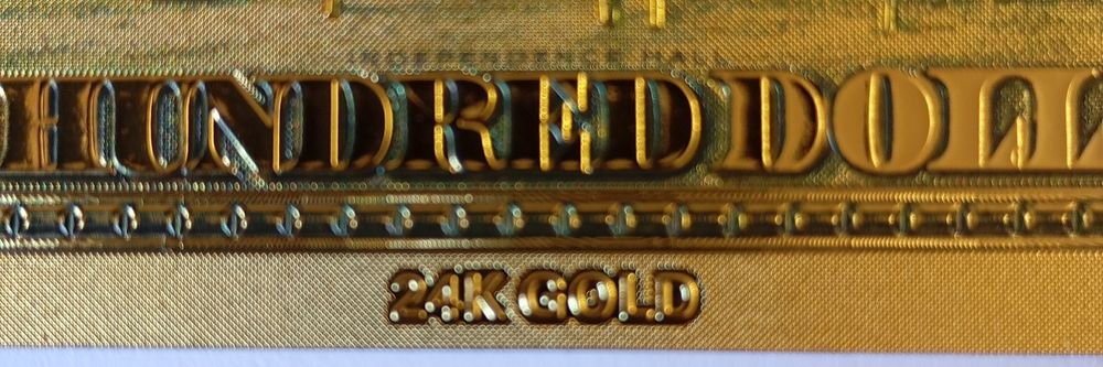 Notas de 100 dólares revistidas a ouro