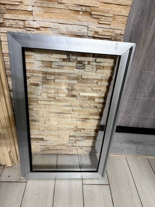 Продам вікна в алюмінієвій рамі.