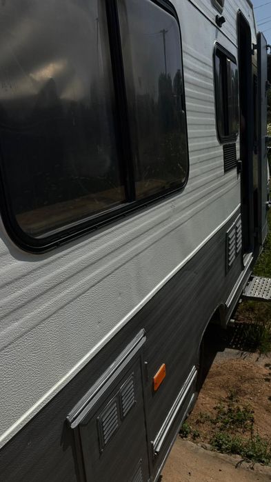 Vende se autocaravana
