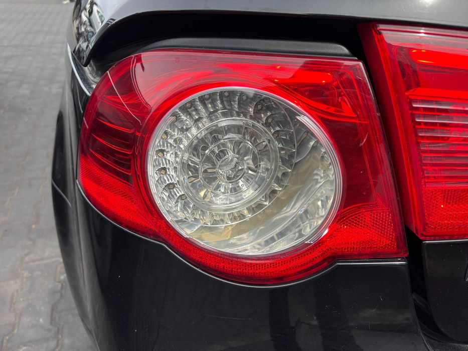 Lampa w błotnik tył lewa prawa VW EOS 06-10 oryginał bdb