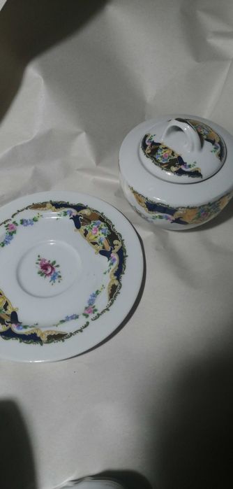 Various decorative items430935602093117441