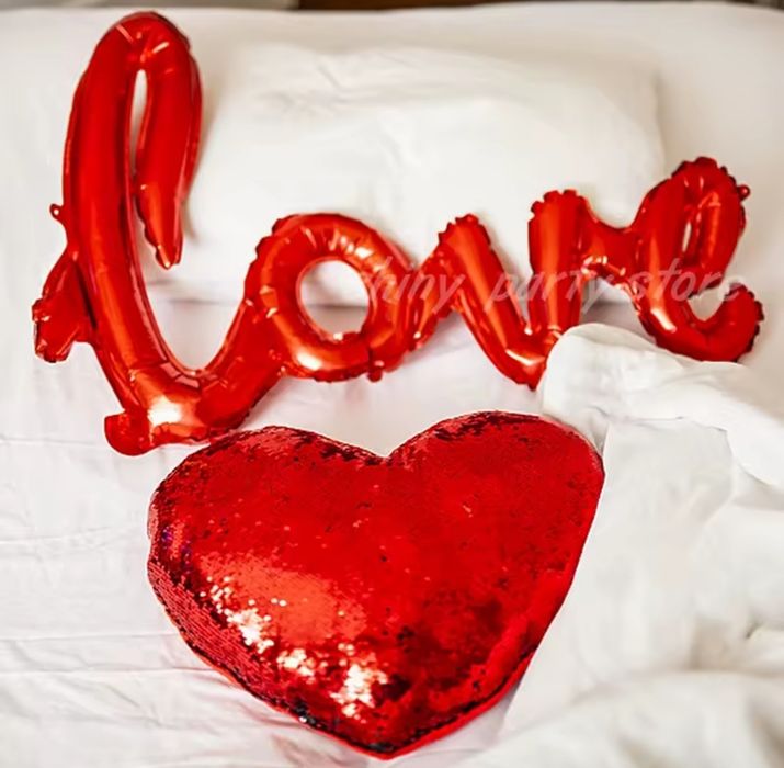 Фольгований шар "Love" червоний 68х54 см для свят