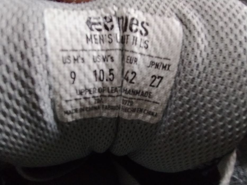 Sprzedam buty męskie.