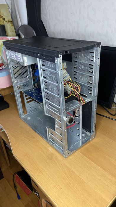 Пк + монітор тягне дота і вот