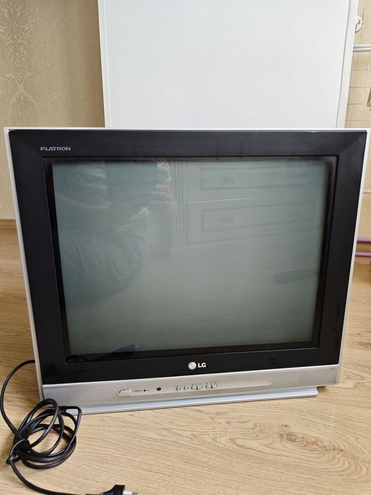 Телевізор LG модель 21FJ4AB
