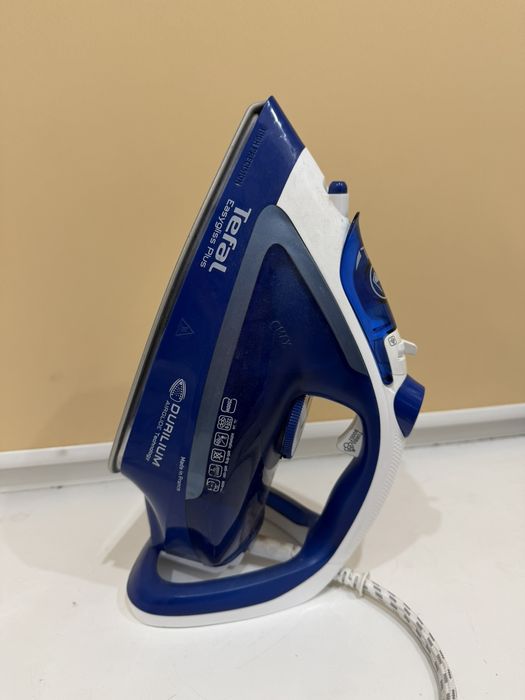 Фирменный утюг с паром