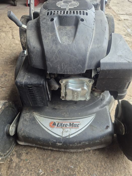 Sprzedam włoską kosiarkę na części silnik dobry  pierwszy właściciel