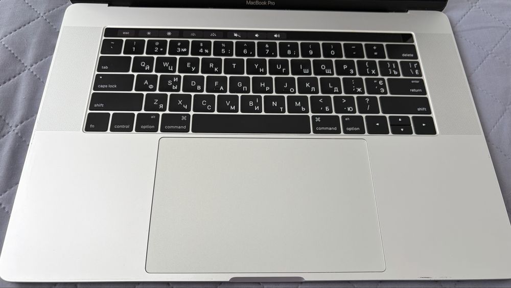 MacBook Pro 15, 16/256 ГБ, 2016