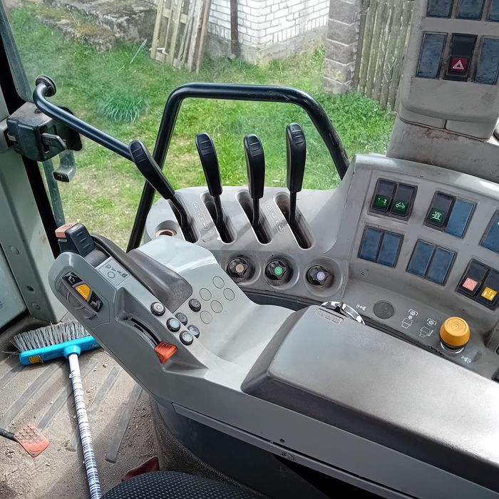 Claas Axion 810 stan b. Dobry 210 km uszkodzony