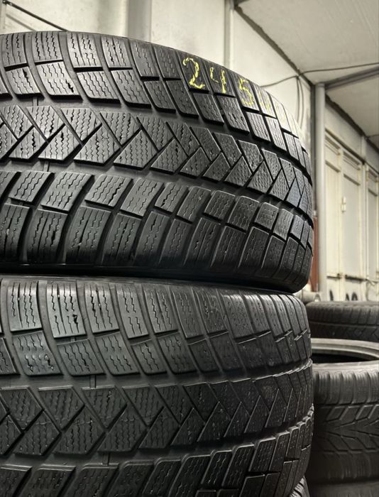 Пара зимової гуми 245/40/20